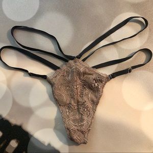 V String Size- Large